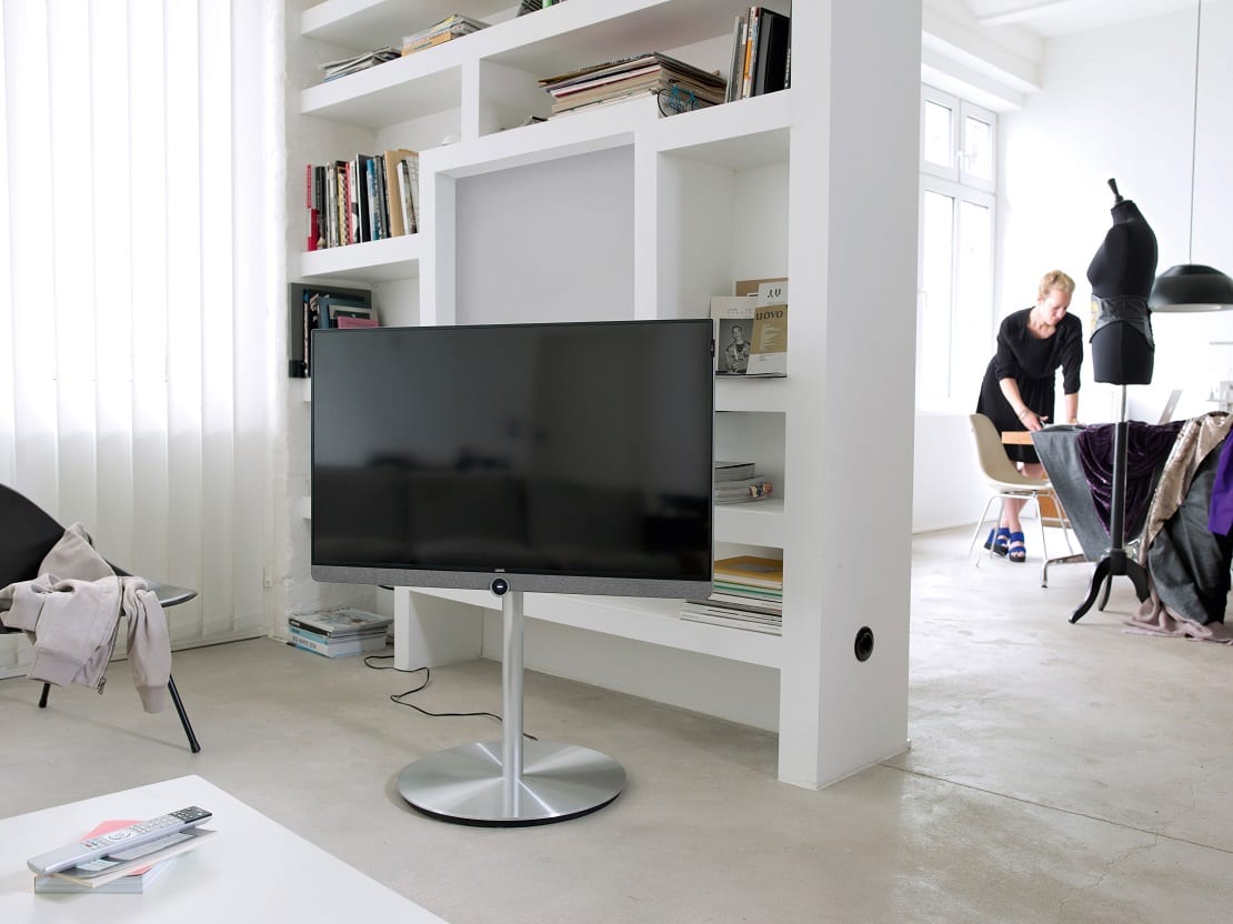 Loewe Bild 3.55 light grey - lifestyle - Televisie