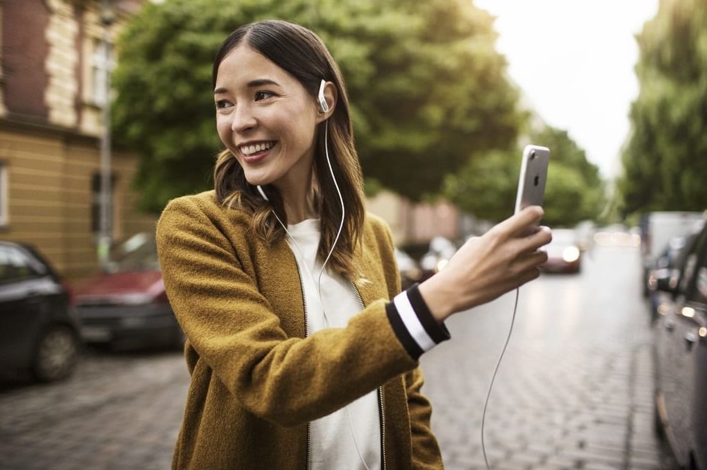 Sennheiser Ambeo Smart headset - lifestyle - In ear oordopjes