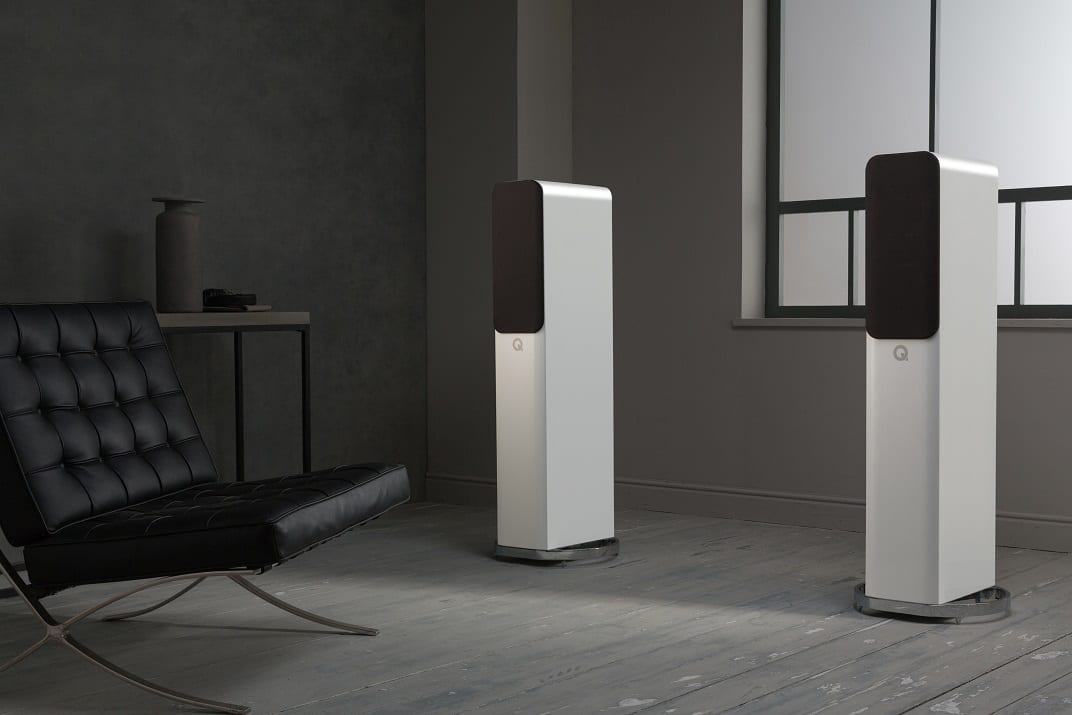 Q Acoustics Concept 500 wit hoogglans - lifestyle - Zuilspeaker