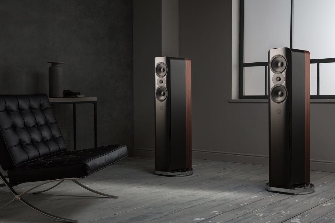Q Acoustics Concept 500 zwart/rosewood - lifestyle - Zuilspeaker