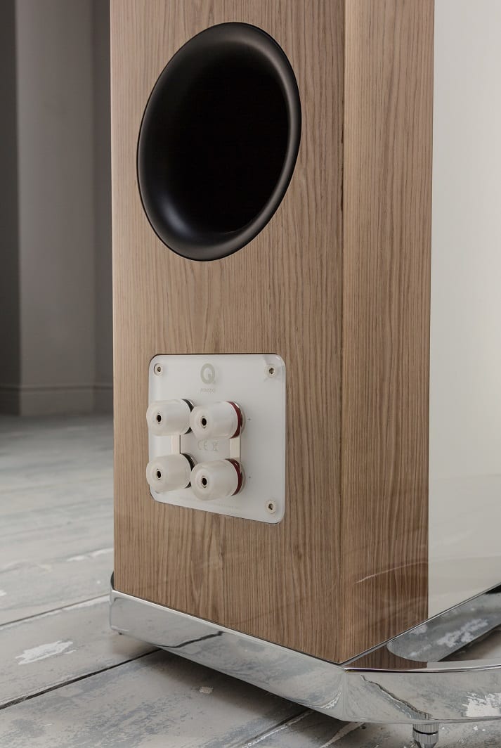 Q Acoustics Concept 500 wit/licht eiken - detail - Zuilspeaker
