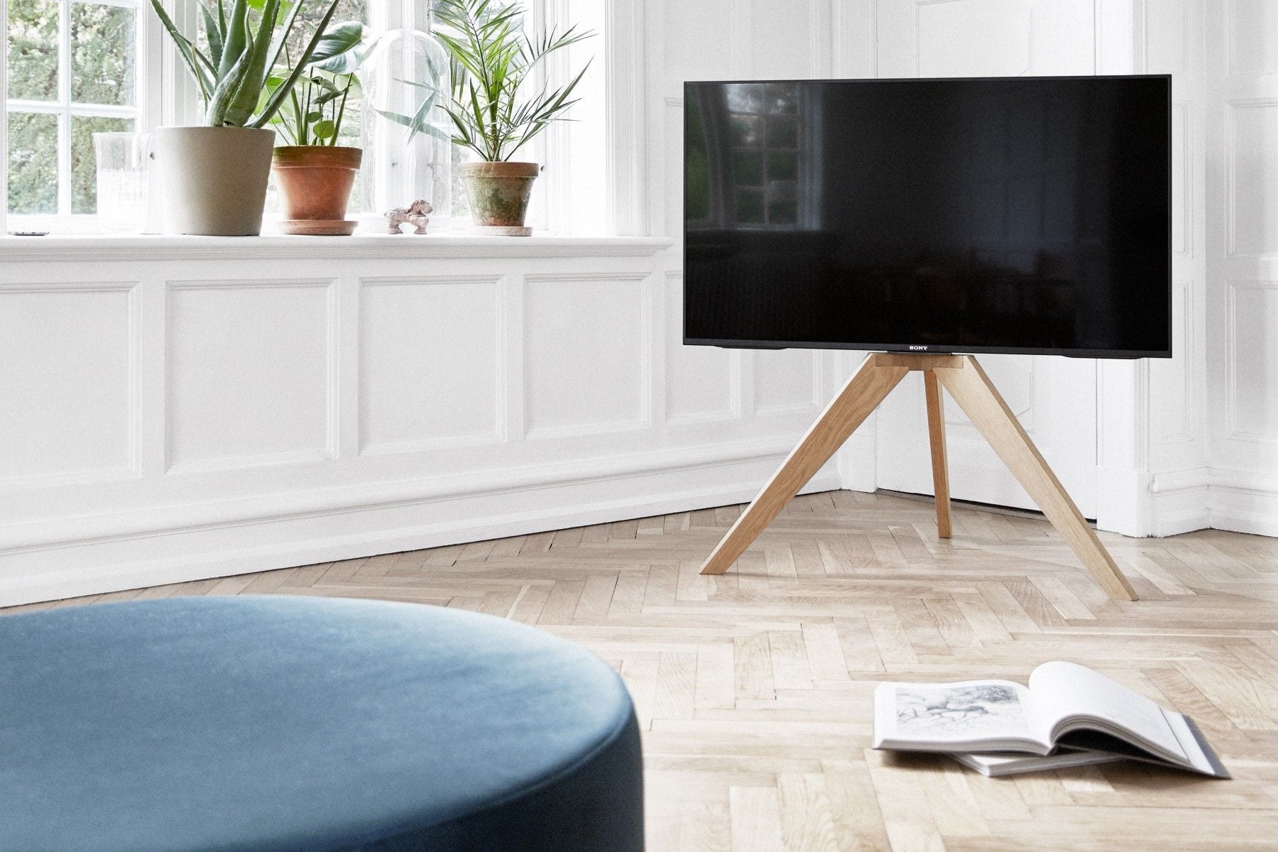 Vogels NEXT OP1 - lifestyle - TV meubel