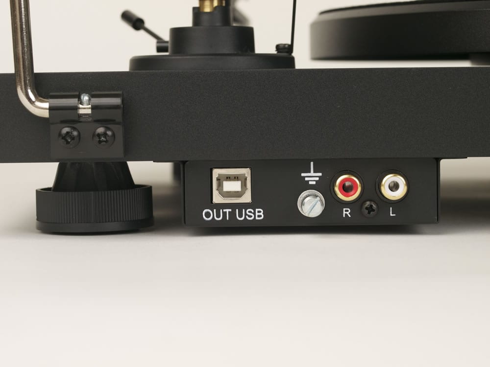 Pro-Ject Debut Carbon USB (OM-10) DC geel - achterkant - Platenspeler