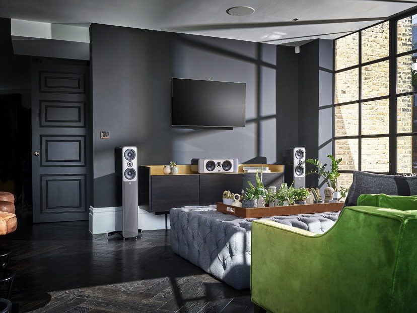 Q Acoustics Concept 50 zilver hoogglans - lifestyle - Zuilspeaker