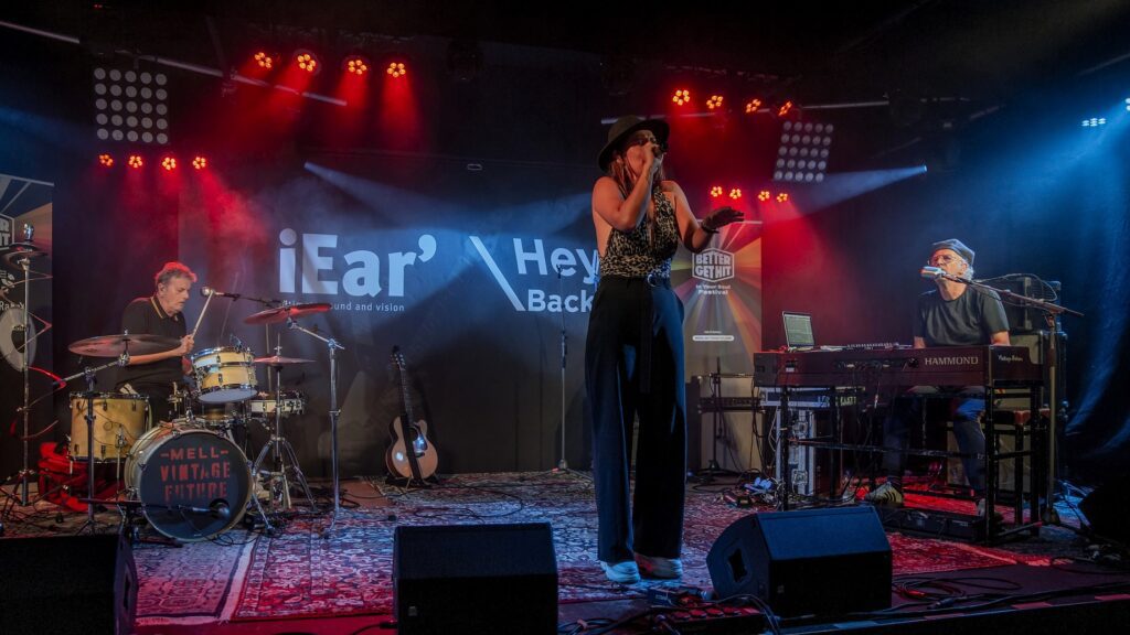 iEar’ ondersteunt Heyhoef Backstage
