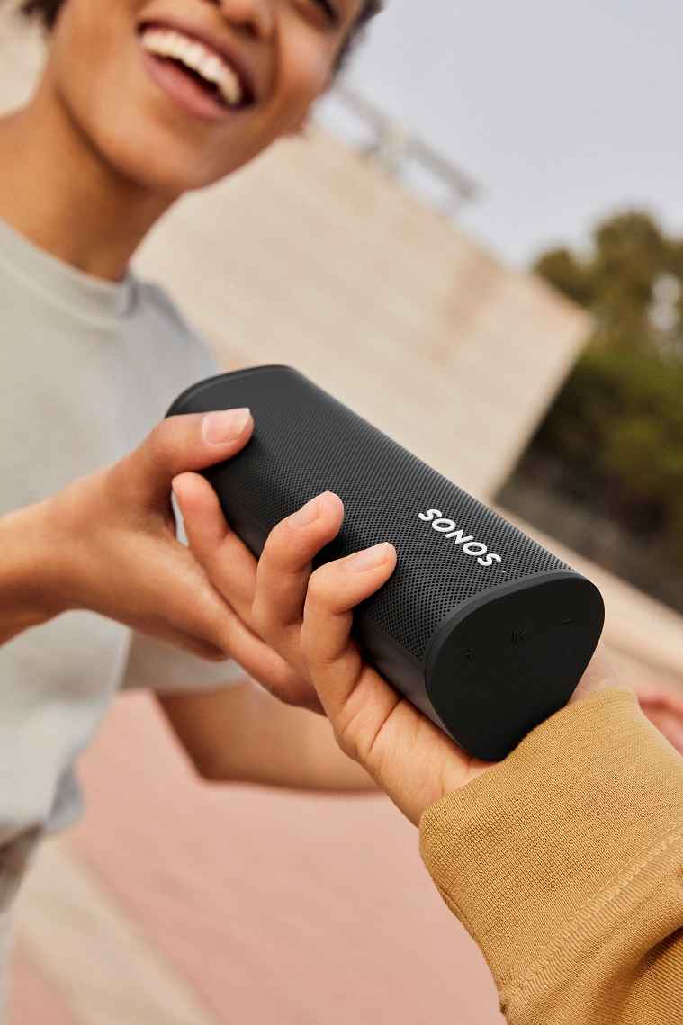 Sonos Roam SL zwart - lifestyle - Bluetooth speaker