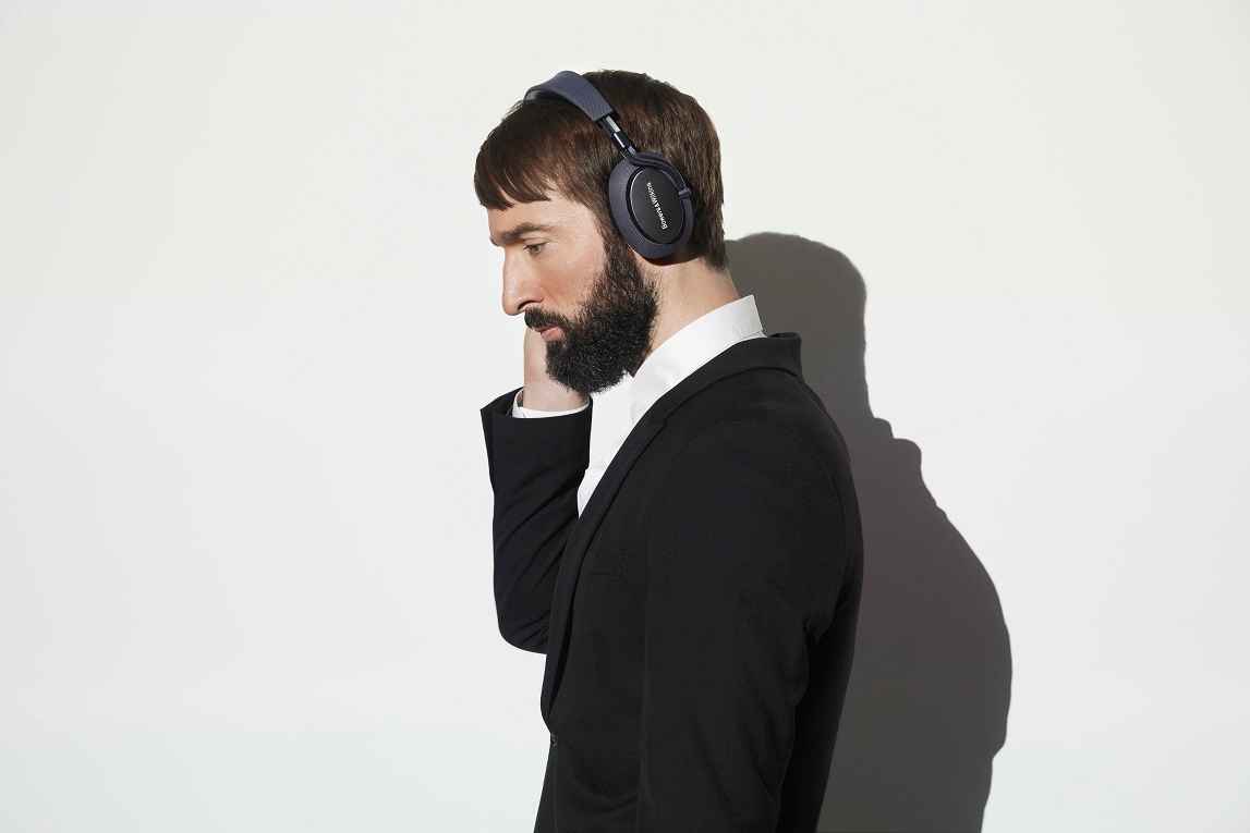 Bowers & Wilkins PX space grey - lifestyle - Koptelefoon