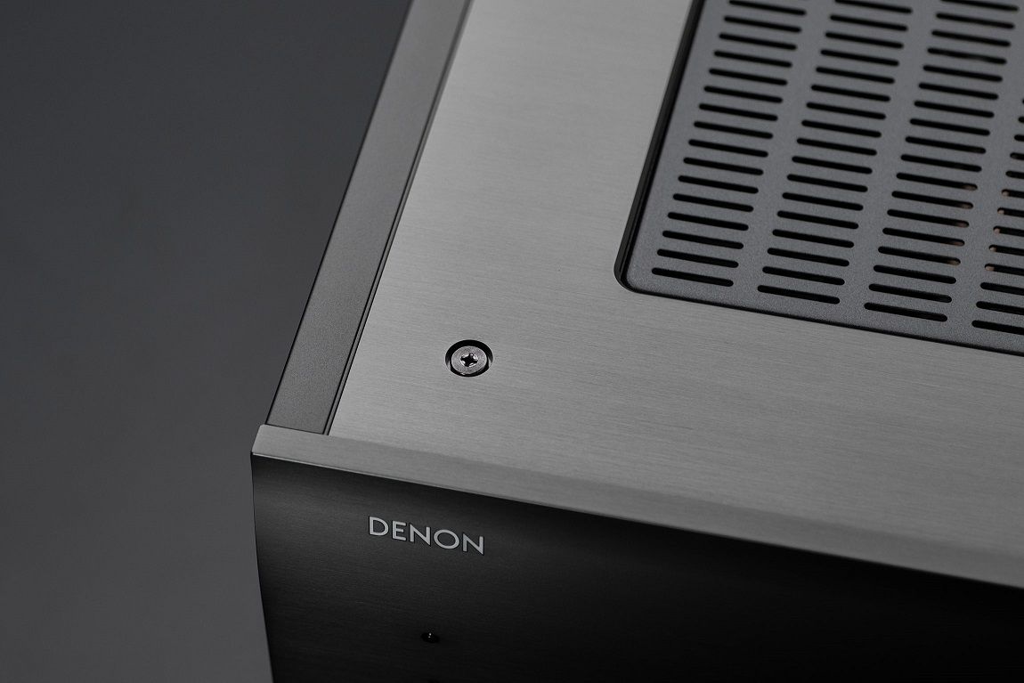 Denon PMA-A110 silver graphite - detail - Versterker