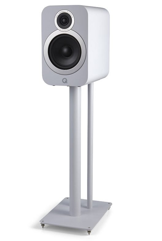 Q Acoustics 3030i wit - zij frontaanzicht zonder grill op standaard - Boekenplank speaker