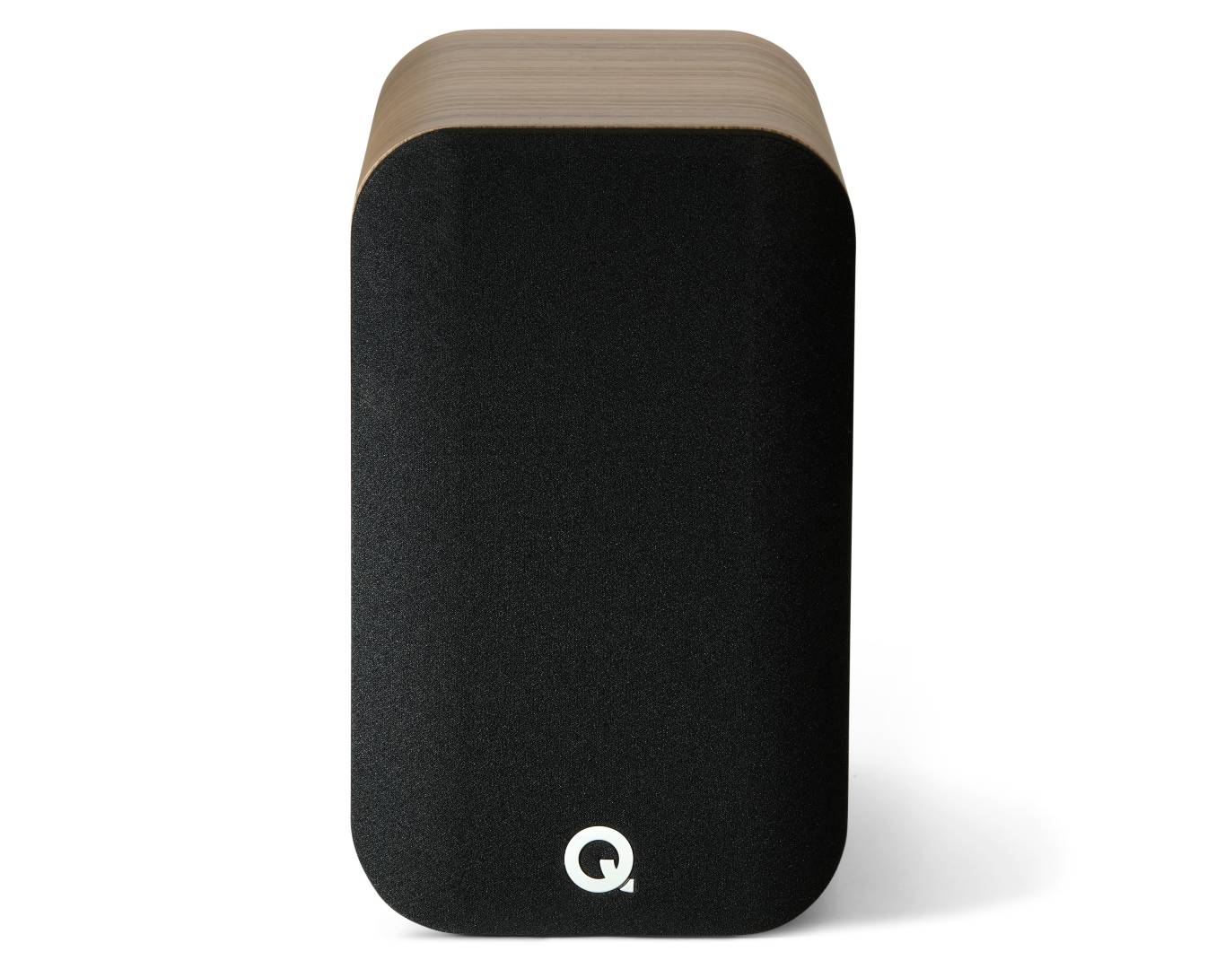 Q Acoustics 5010 eiken - frontaanzicht met grill - Boekenplank speaker
