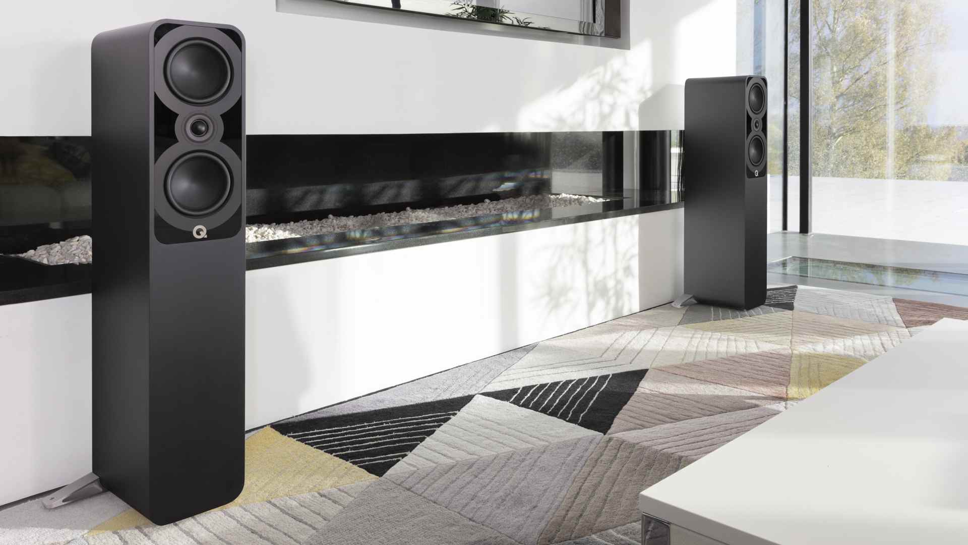 Q Acoustics 5040 zwart - lifestyle - Zuilspeaker
