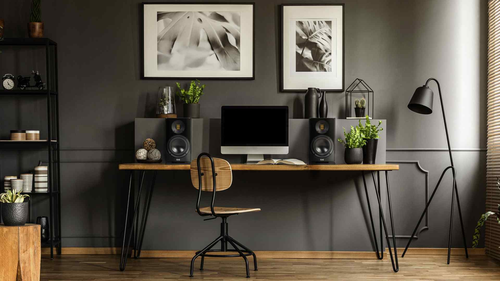 Elac Solano BS283 zwart hoogglans - lifestyle - Boekenplank speaker