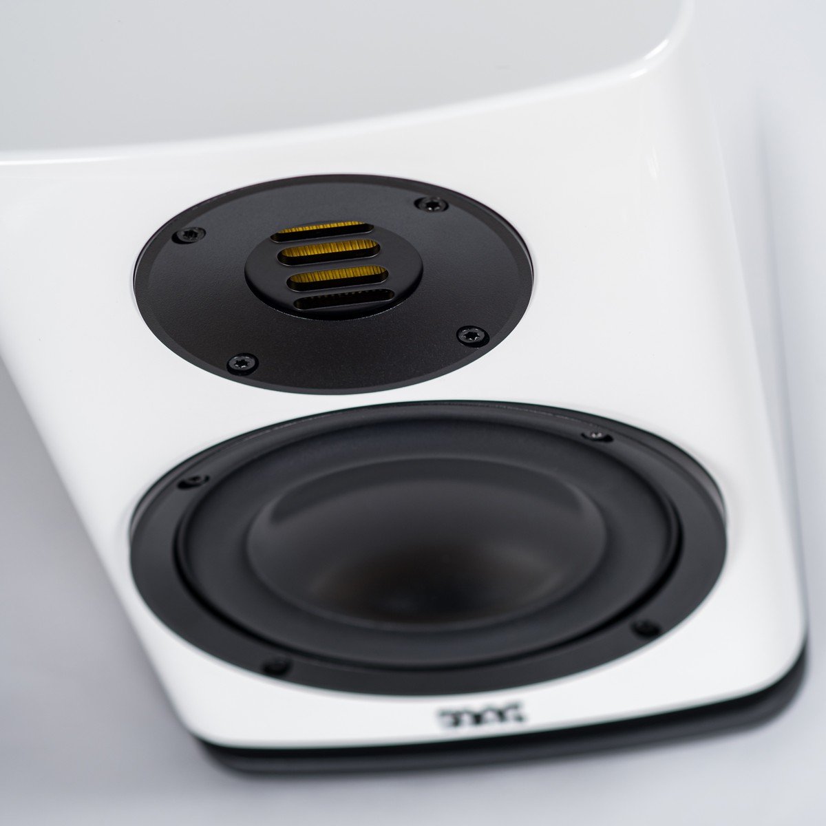 Elac Solano BS283 wit hoogglans - beauty - Boekenplank speaker