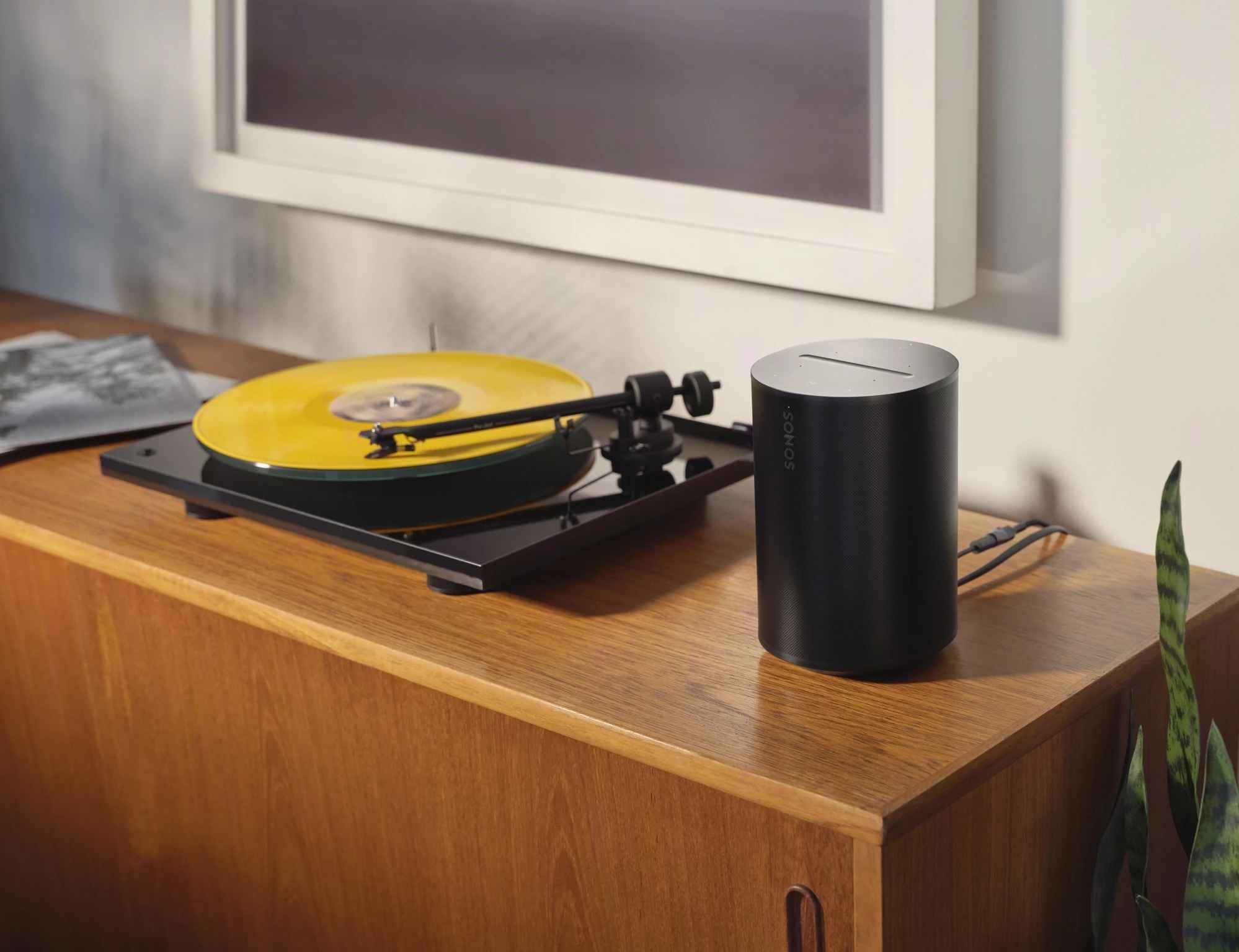 Sonos Era 100 zwart - lifestyle - Wifi speaker