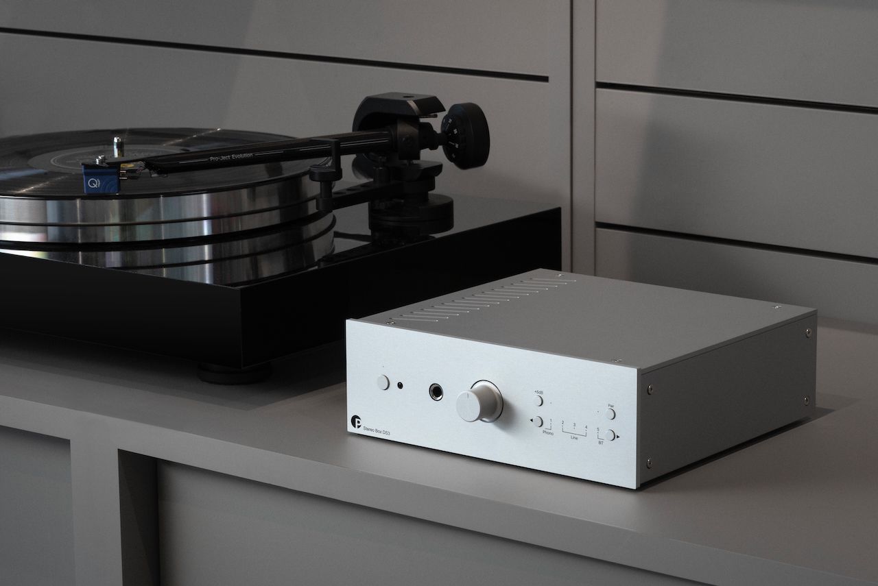 Pro-Ject Stereo Box DS3 zilver - lifestyle - Stereo versterker