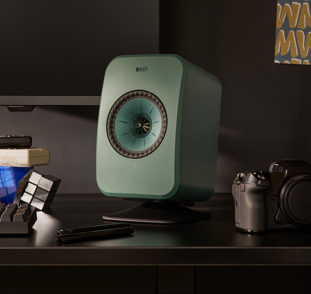 KEF LSX II LT sage green - lifestyle - Wifi speaker