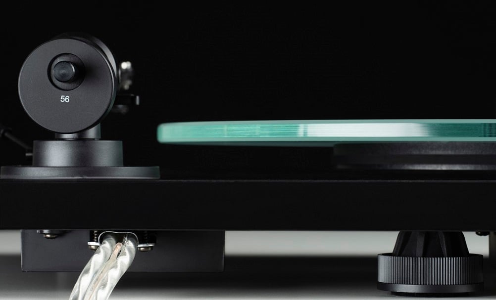 Pro-Ject T1 EVO zwart hoogglans - achterkant - Platenspeler